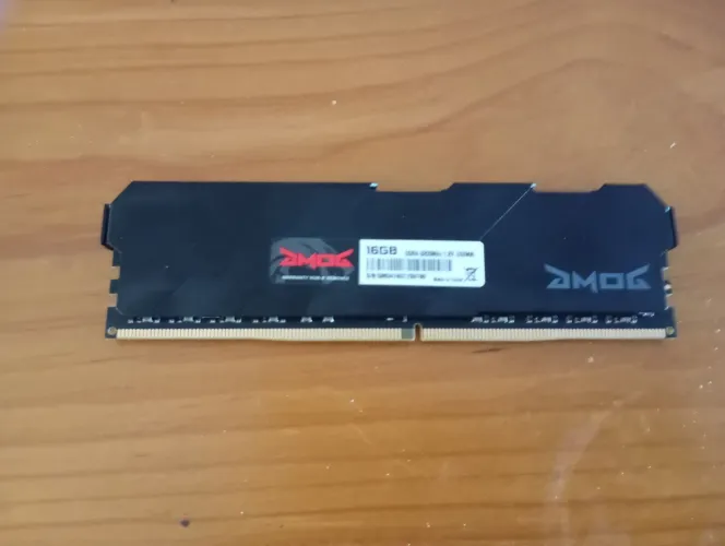 Vende-se memória ram ddr4 16 gb 32000mhz