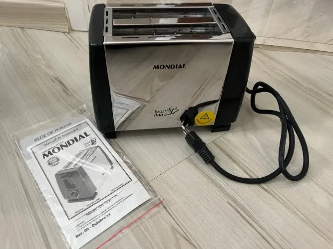 Torradeira Mondial - NT-01 - 220V - Preta e Prata