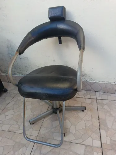 Cadeira e carrinho para salão de beleza