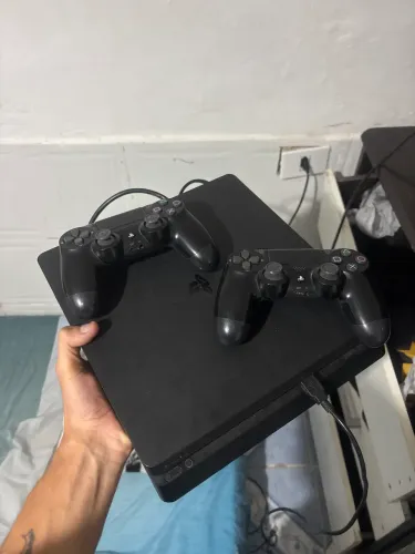 Ps4 slim 1T + 2 controles. VENDO OU TROCO POR PC GAMER ? simples ?