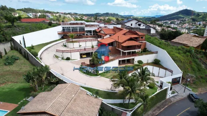 Casa à venda em Serra Negra, Jardim Estância Suíça, com 4 suítes, com 1000 m²