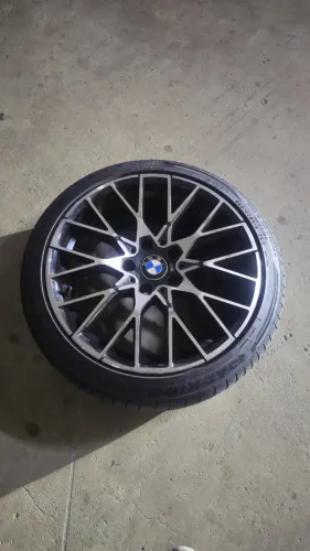 Roda replica m2 aro 18 com pneu 80% e macaco