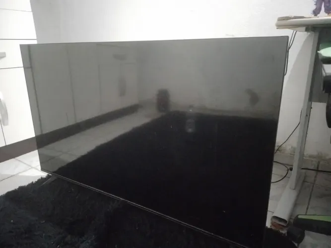 TV 50' com defeito na tela (retirada de peças)