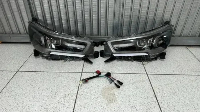 Vendo , FARÓIS E LANTERNAS, Hilux tudo original 