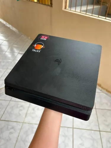 PlayStation 4 500 GB Preto + 2 CONTROLES + JOGOS