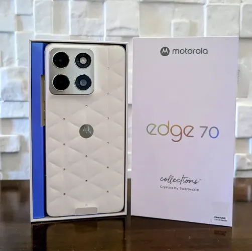 Moto Edge 70 512GB / 12GB RAM Crystals by Swarovski NOVO c/ Nota fiscal