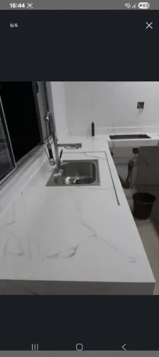 Pias e bancadas e nichos em Porcelanato 