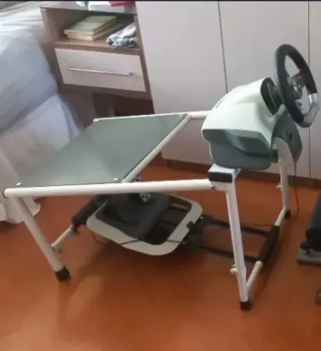 Suporte volante gamer compacto.