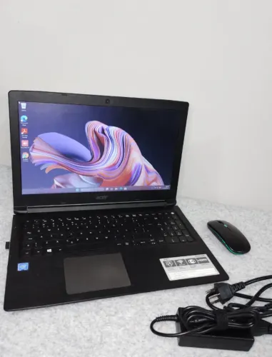 Notebook em ótimo estado, único dono. Vendendo pois vou investir em minha casa.