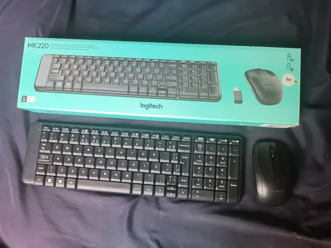 Kit Teclado + Mouse Sem Fio Logitech MK220 na Caixa