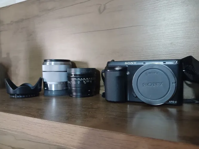 Camera Sony mirrorless F3 + lentes