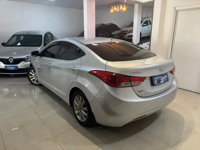 Hyundai Elantra GLS 2.0 16V Flex Aut. 2014