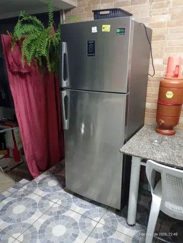 Geladeira Samsung com defeito.