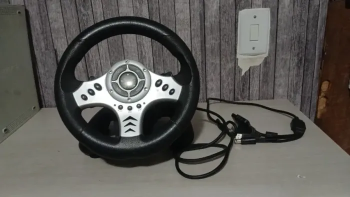 Volante Leadership Gamer para PlayStation e PC com cabos