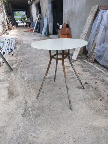 Mesa pequena redonda