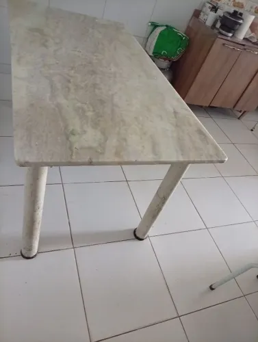 Mesa de 6 cadeiras s/as cadeiras