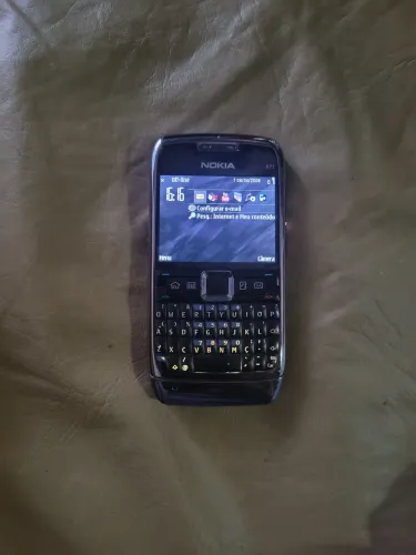 Nokia E71 