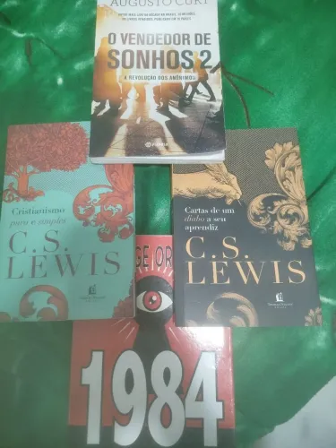 LIVROS NOVOS PERFEITO ESTADO.