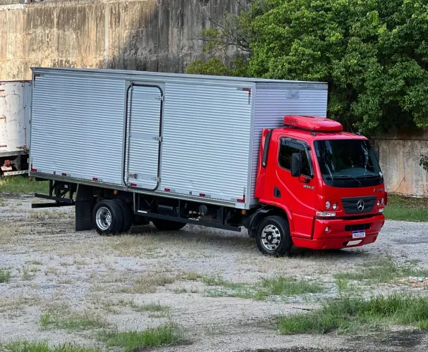 Fretes transportes e mudanças caminhão baú de 6,20 fretes a partir de 200 reias