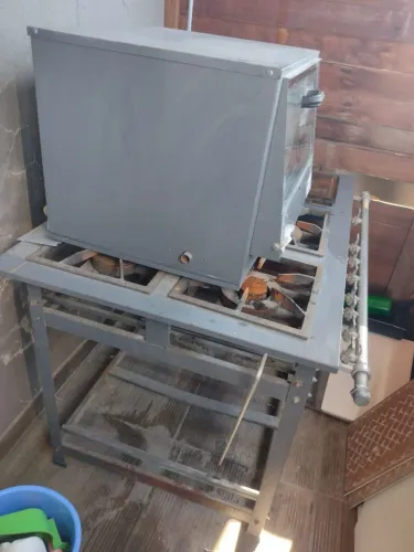 Vende-se fogão industrial de 4 bocas, incluindo chapa e forno