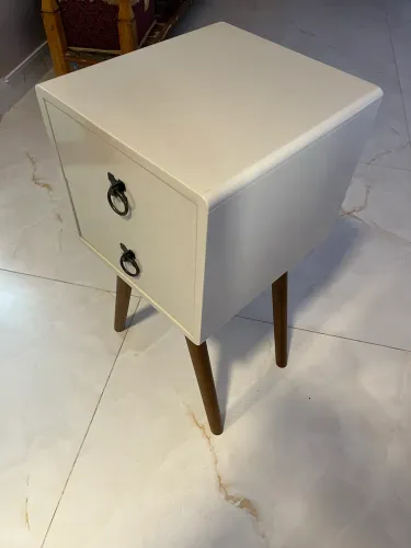 Mesa de cabeceira /criado estreita 