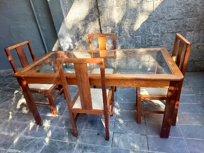 Mesa de Jantar com tampo de vidro