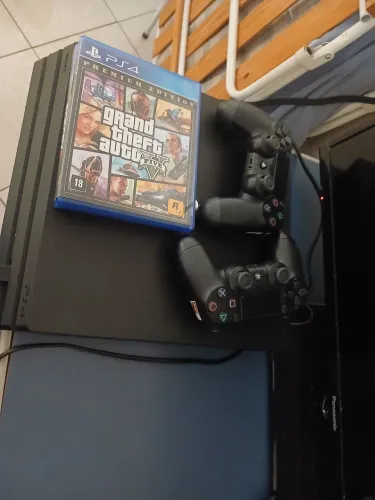 PS4 Pro 1TB Completo + 2 Controles + 2 Jogos - Excelente Estado!