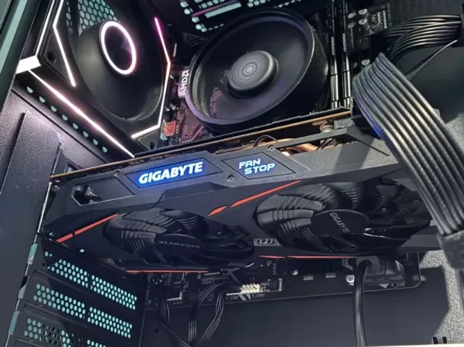 Placa de video RX 570 8gb Gigabyte (LEIA)