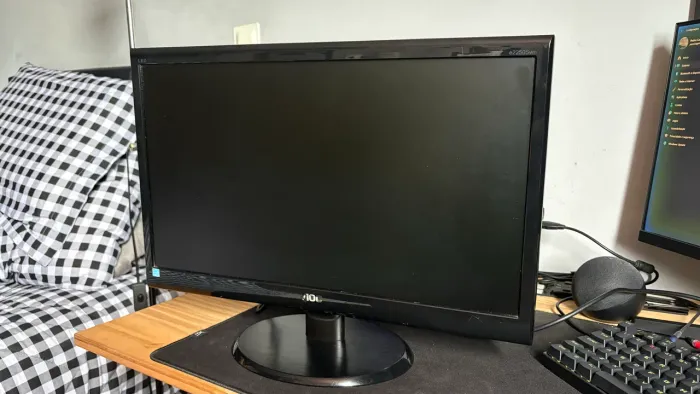 Monitor AOC - NEGOCIÁVEL (mancha na tela mas Funcionando)
