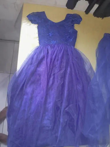 Vestido usado só uma vez ainda tem cm o tule. Vestir 06 anos