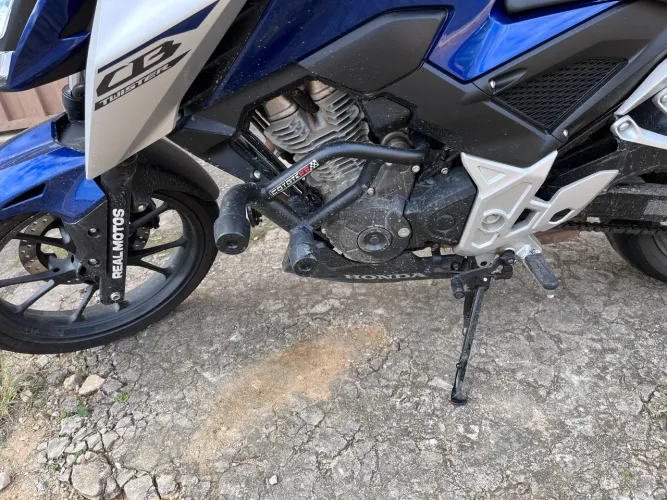 Honda CB300f modelo 25/26