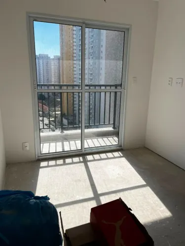 Porta Balcão de alumínio branco e vidro - medidas 2,10m x 1,80m