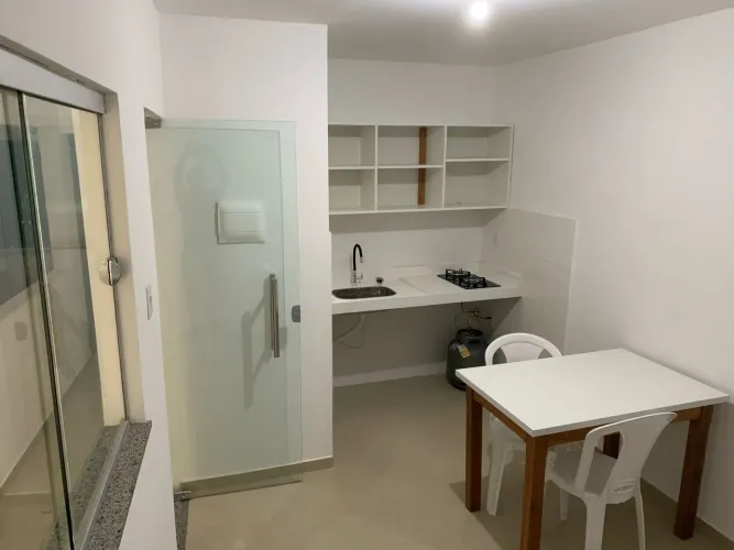 Prédio de kitnets em pleno funcionamento.