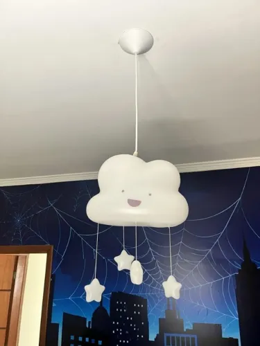 Luminária infantil pendente nuvem com estrelas