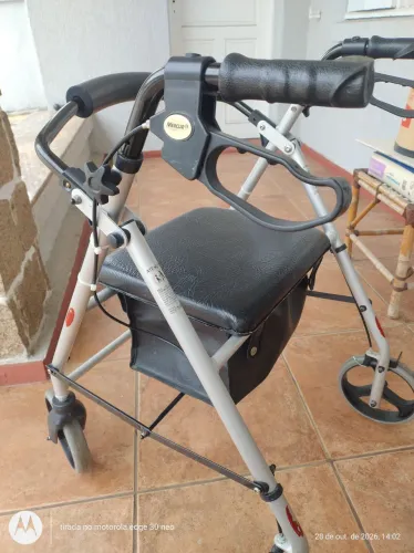 Andador quatro rodas MERCUR