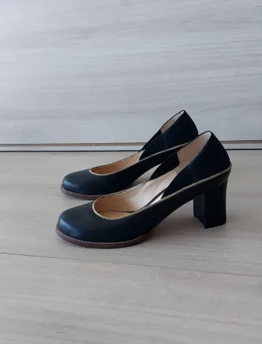 Scarpin Capennori couro legítimo 37