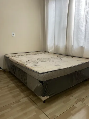 Vendo base com colchão