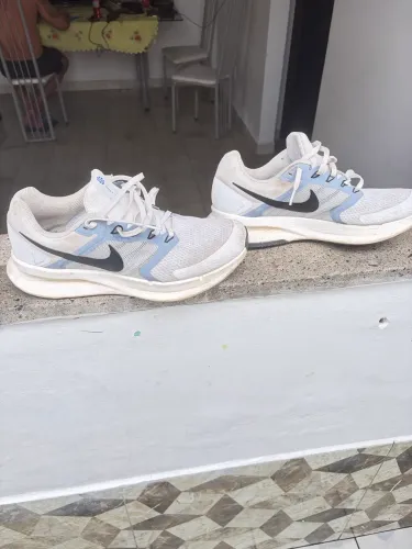 Tênis Nike 42 para corrida e caminhada