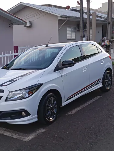 Chevrolet Onix Hatch Effect 1.4 8V Flex Power Mec. 4P 2016