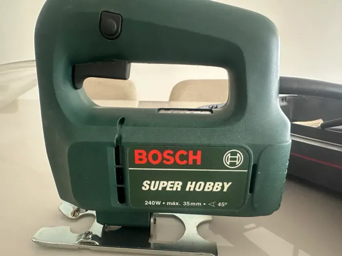 Serra Tico-Tico Bosch Super Hobby 240W com Maleta e Acessórios