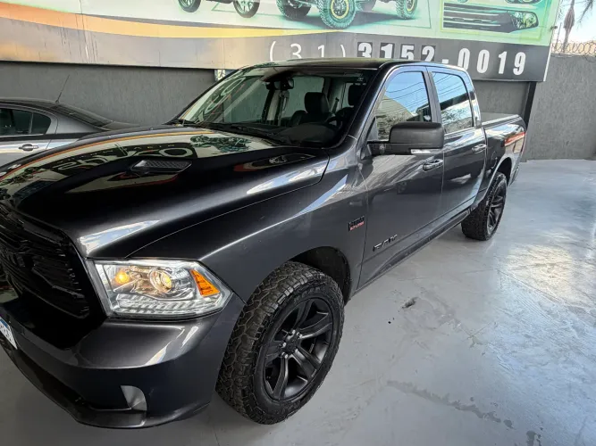 Ram Classic Laramie Night Edition 5.7 V8 16V Gasolina 4X4 Aut. 2022