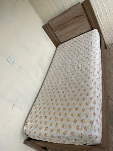 Cama de solteiro com colchão 