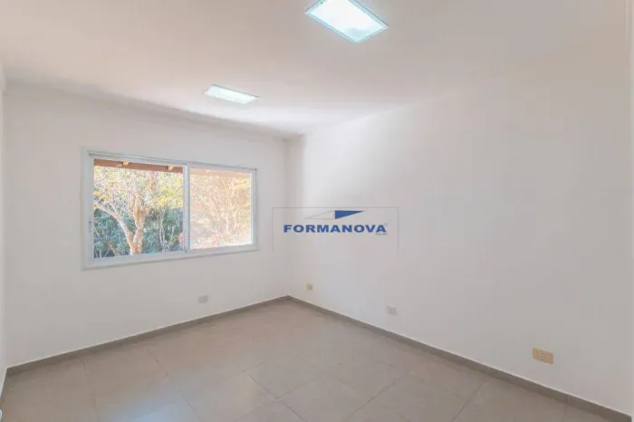 Casa com 5 dormitórios sendo 2 suítes à venda com 1330 m² de área de terreno na Granja Via
