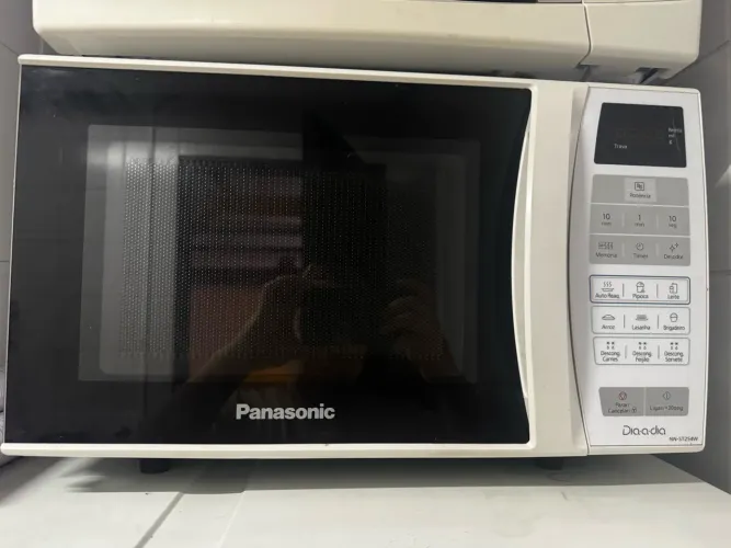 Microondas 127V com pequeno defeito