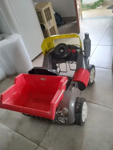 Caminhão Truck Pedal Vermelho de brinquedo 