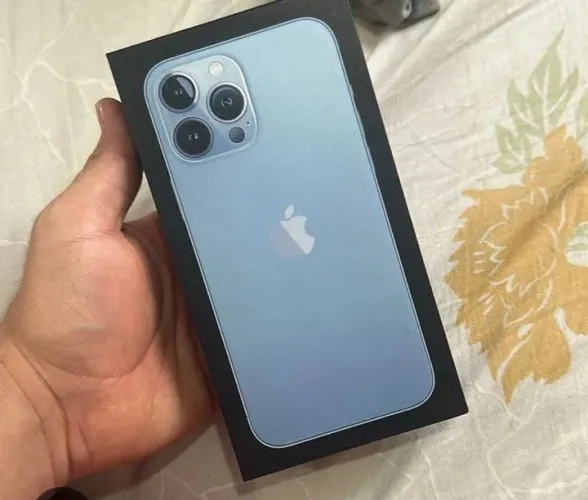 iPhone 13 com 512 de memória e caixa