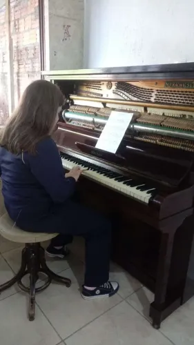 Aulas de teclado e violão 