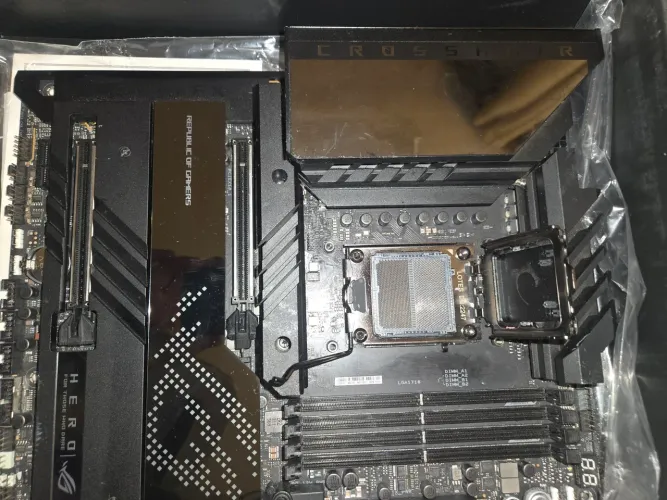 X670E Crosshair Hero