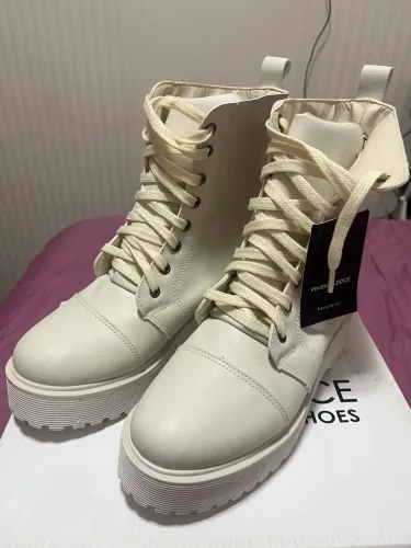 Bota Coturno Pimenta Doce Off White nº 38 - Nova, Nunca Usada