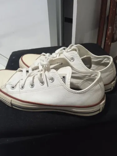 Tênis converse all Star 34 de couro branco em ótimo estado